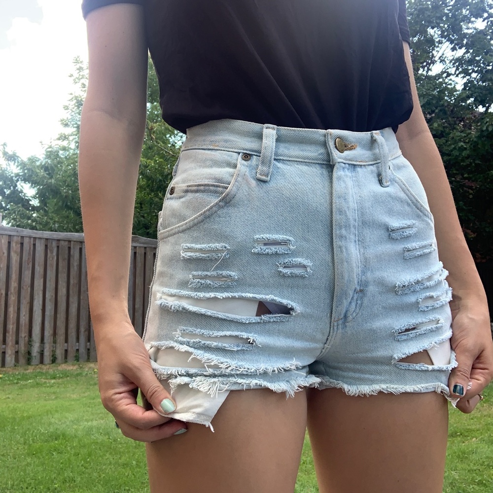 VINTAGE RIPPED WRANGLER DENIM SHORTS - Picture 6 of 6